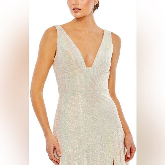 NWT Mac Duggal Sequin Ruffle Asymmetric Tiered Gown Sparkling Sleeveless  Size 4